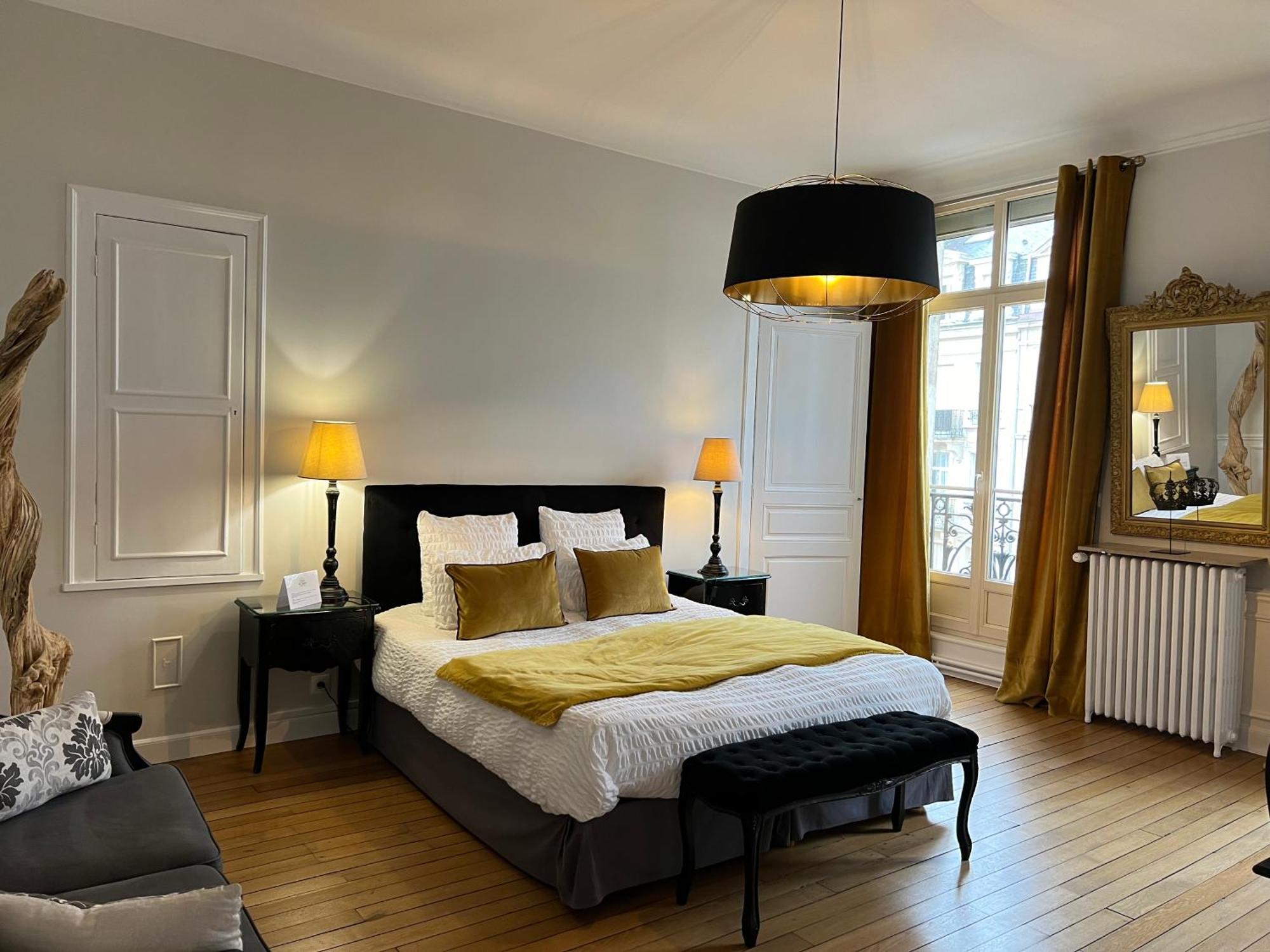 La Demeure Des Sacres - Cathedrale Bed and Breakfast Ρενς Εξωτερικό φωτογραφία