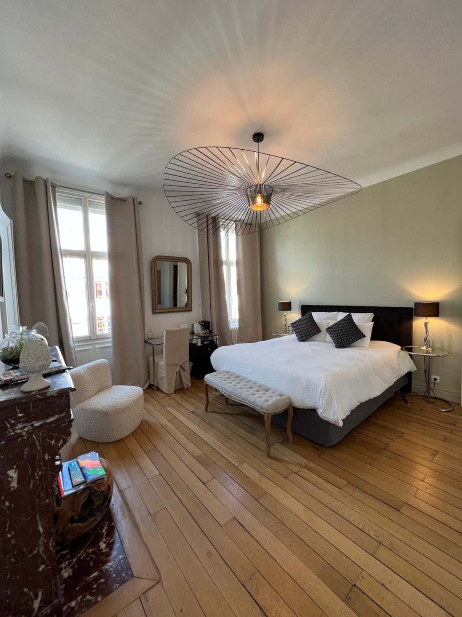 La Demeure Des Sacres - Cathedrale Bed and Breakfast Ρενς Εξωτερικό φωτογραφία